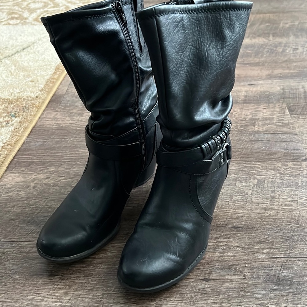 Heeled mid-calf boots